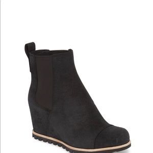 UGG Women’s Pax Waterproof Wedge Boot